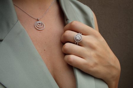 טבעת אירוסין שיבוץ יהלומים קטנים