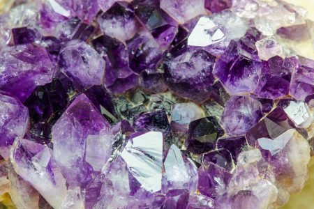 אבן חן אמטיסט (Amethyst)
