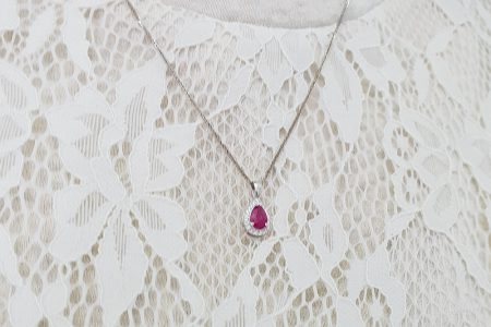 תליון רובי בצורת טיפה